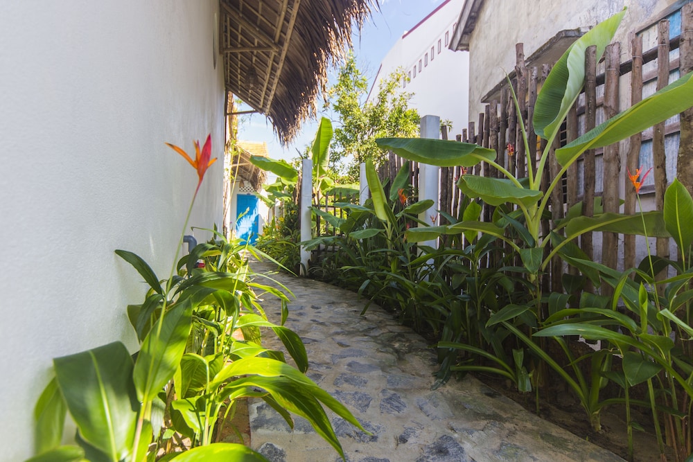 Cashew Tree Bungalow 59/65