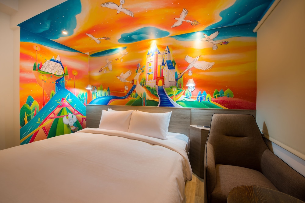 Legend Hotel Pier 2 53/66