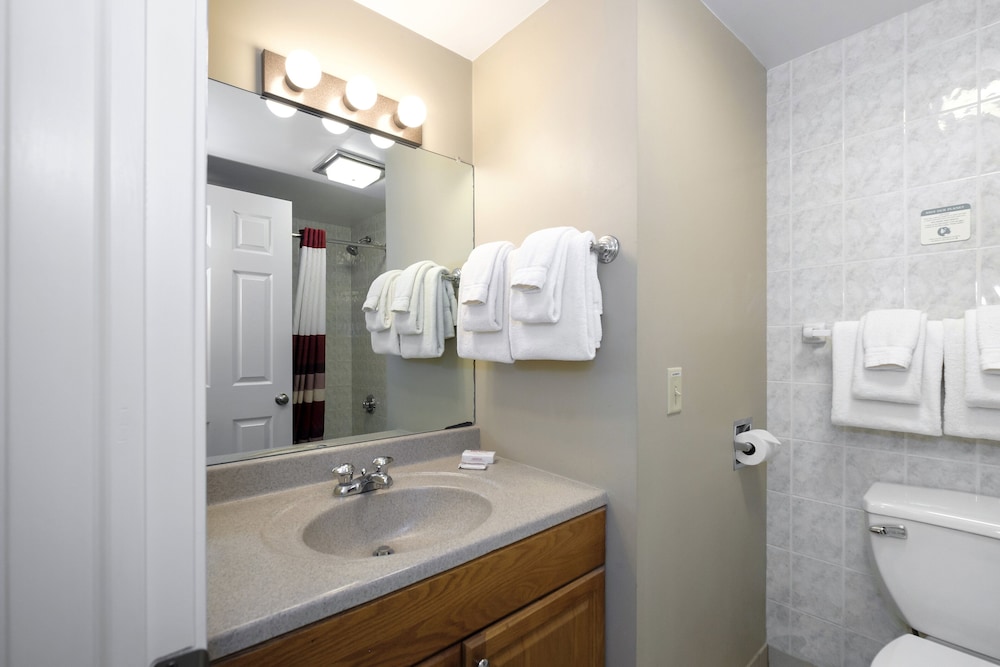 Red Roof Inn and Suites Herkimer 15/46