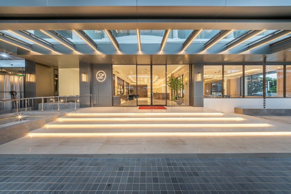 The Legacy Hotel 40/50
