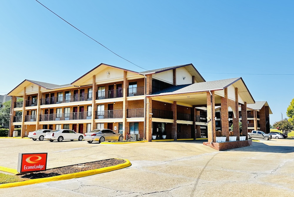 Days Inn & Suites by Wyndham Bossier City 35/50