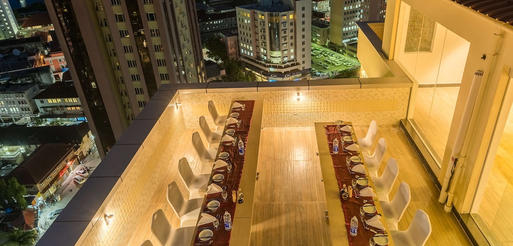 Golden Tulip Dar City Center 6/77