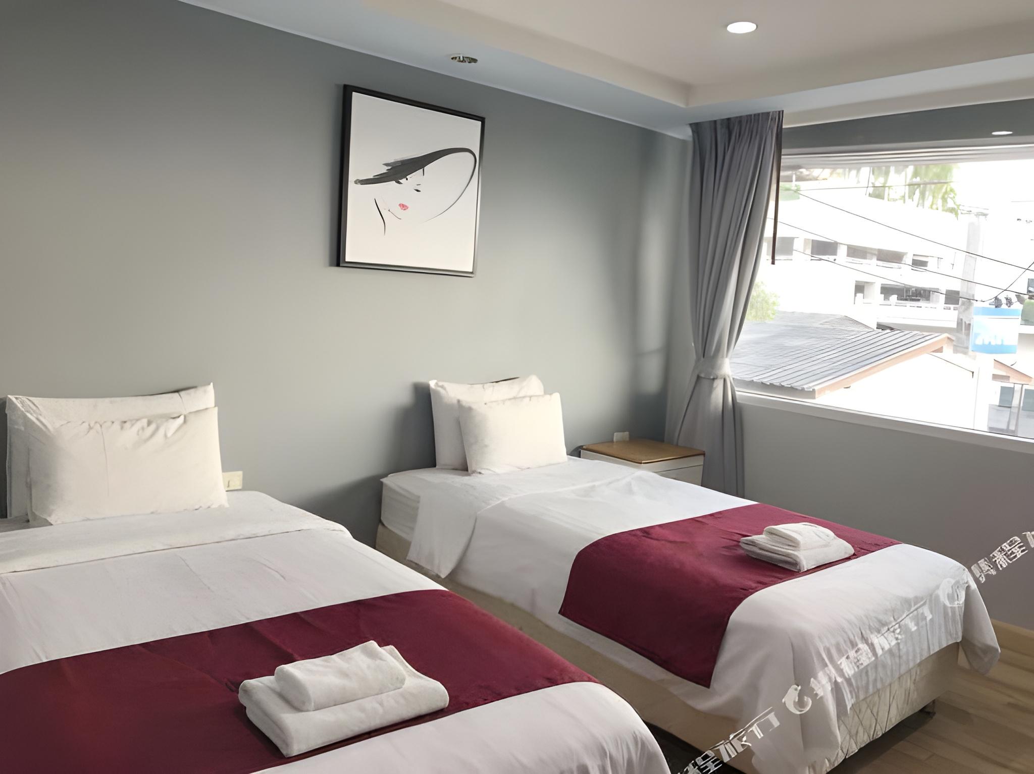 Deluxe, Twin Beds, Lateral Side Sea View