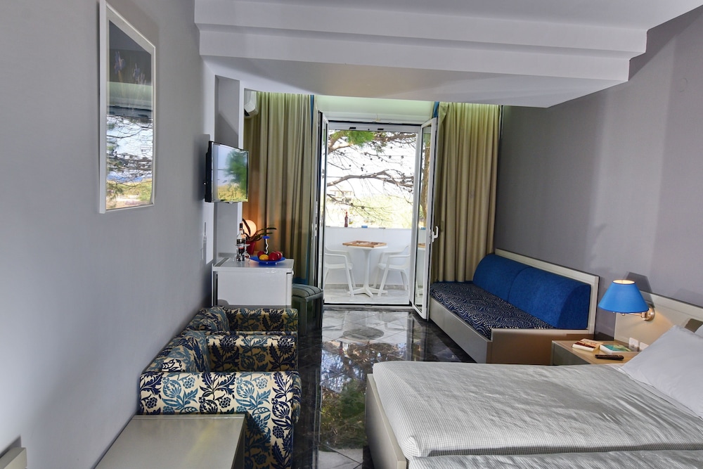 Mantenia Hotel 12/50
