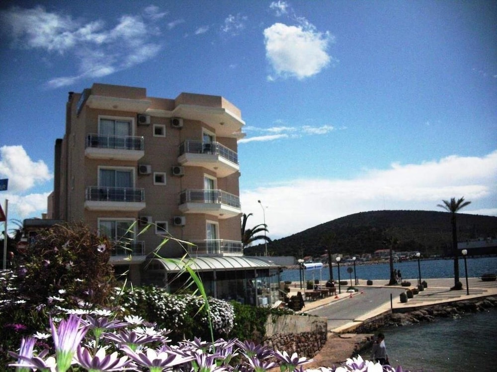 Pasifik Hotel 3/36