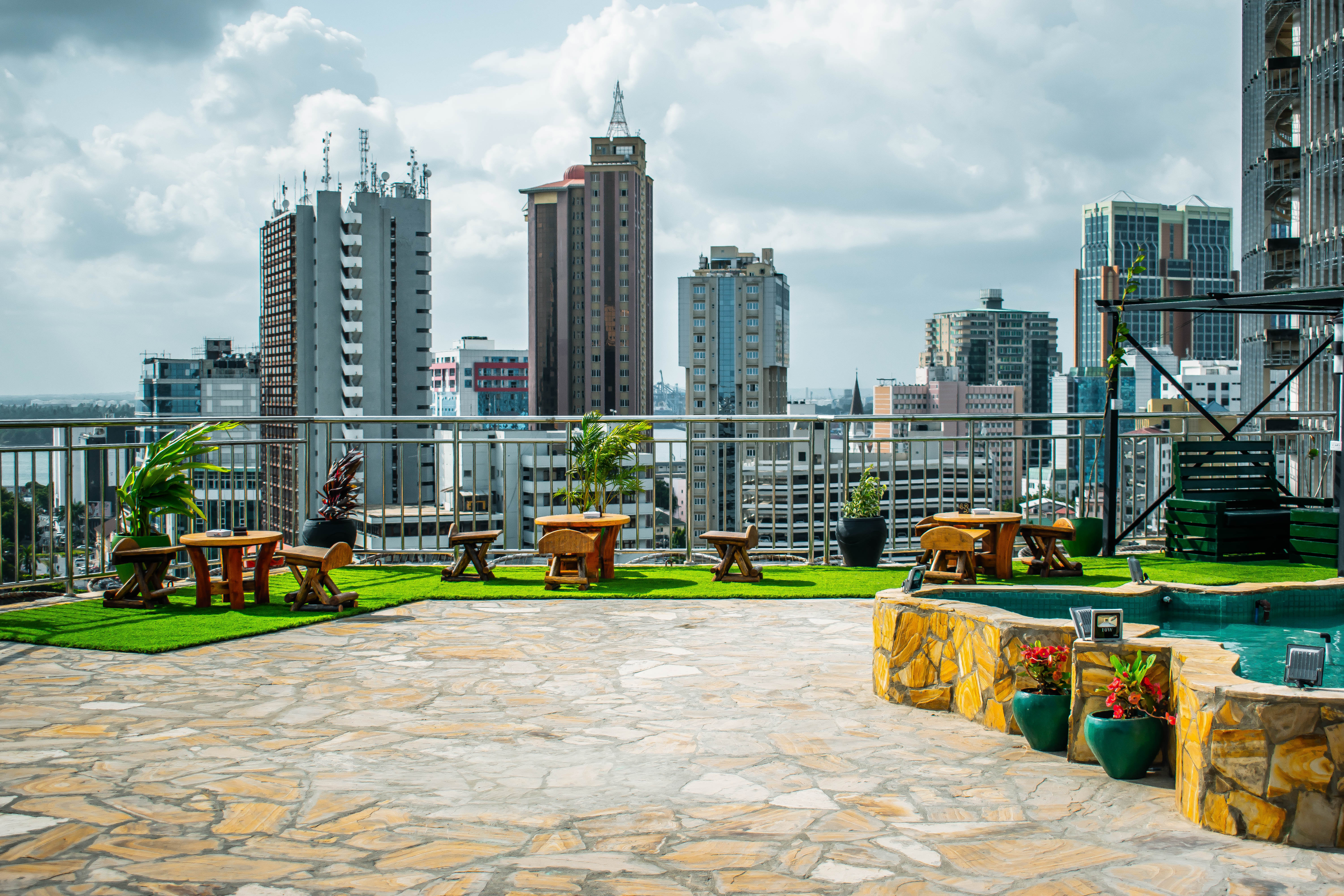 Holiday Inn Dar Es Salaam City Center 67/76