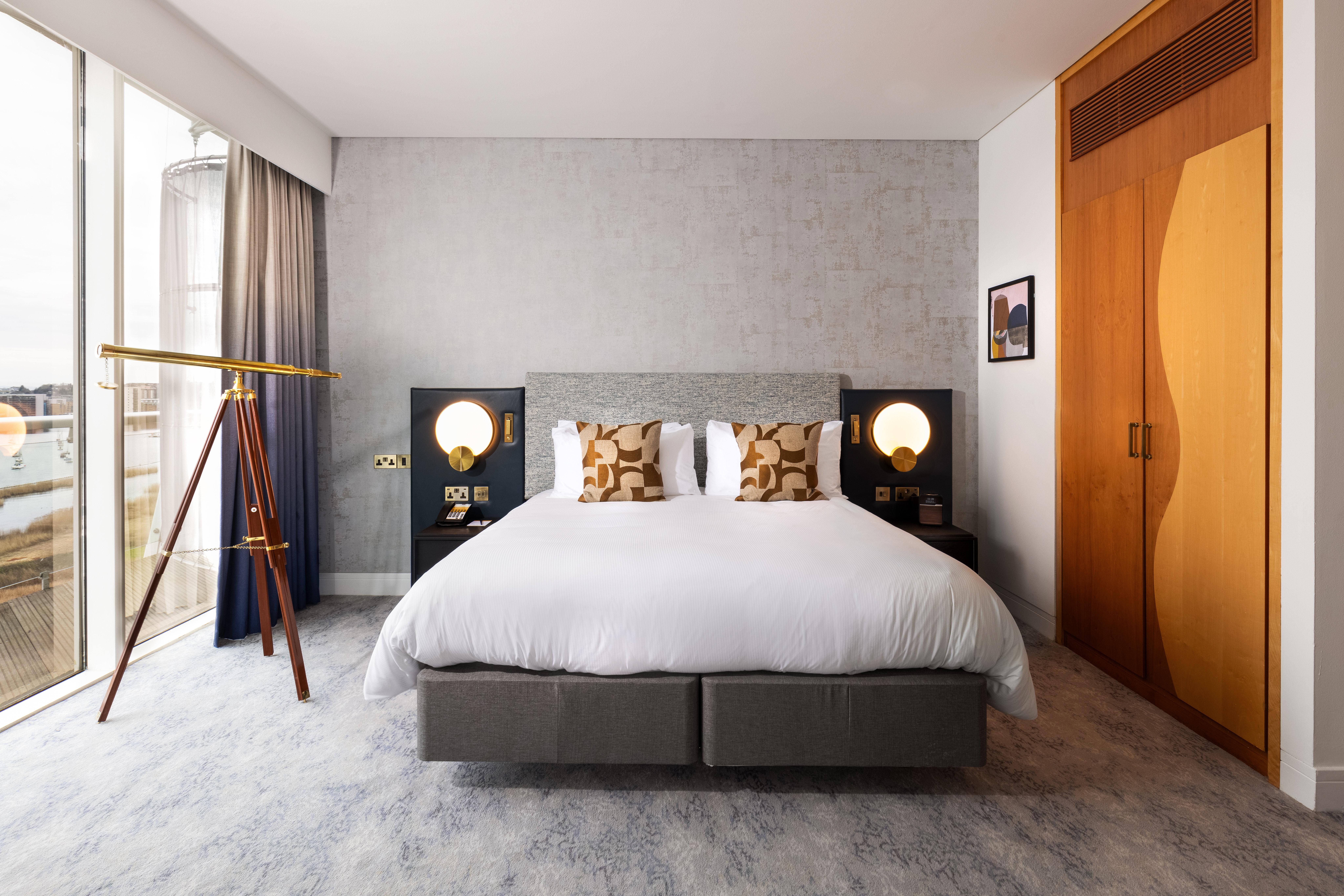Suite, King Bed, Bay View