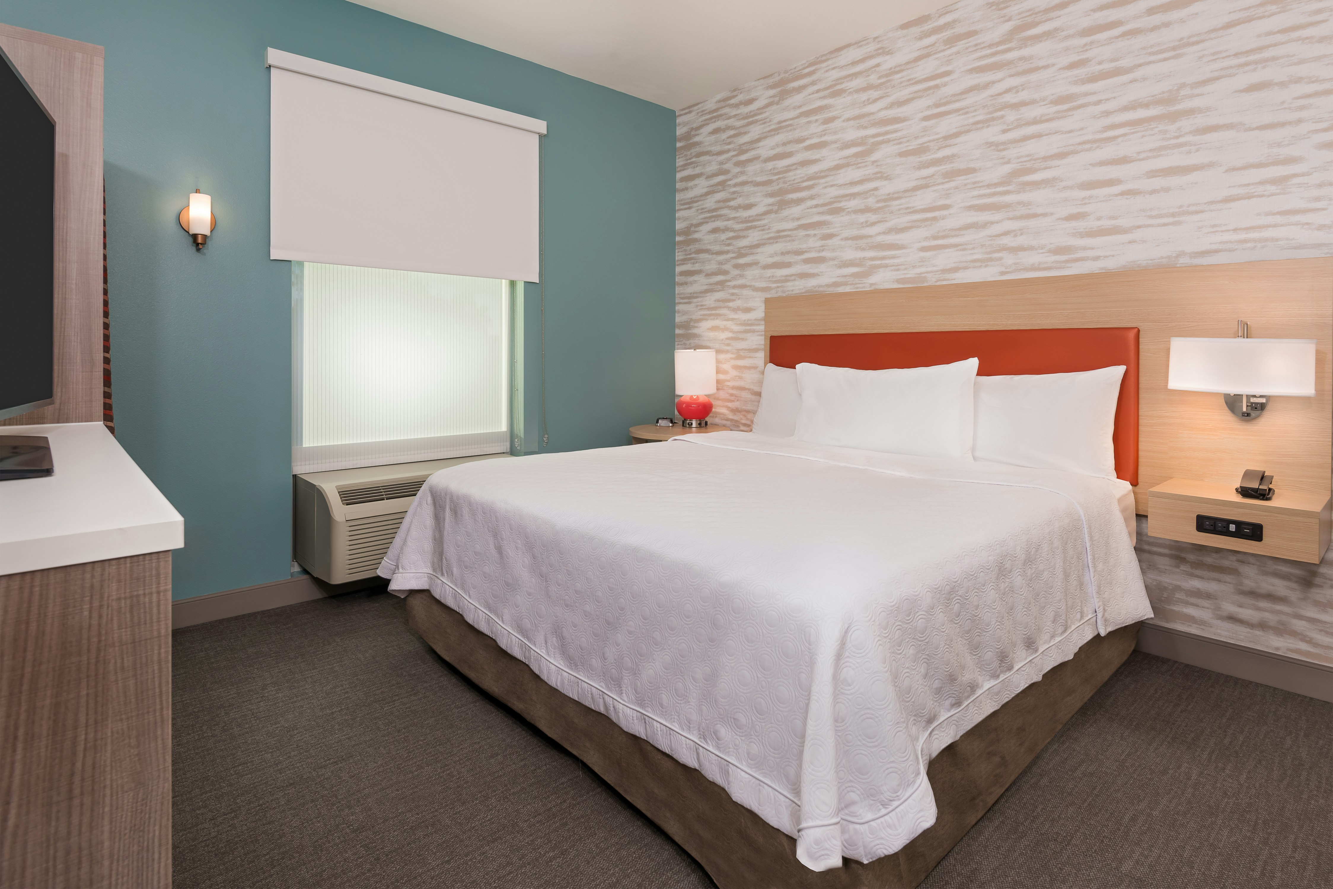 SUITE, KING BED, ACCESSIBLE