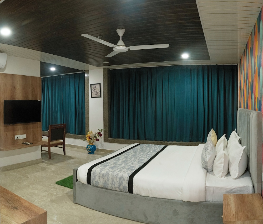 Pax Grand Blue Udaipur 20/50