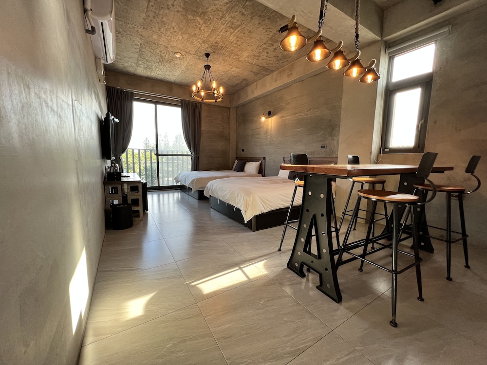Peninsula Inn 20/37