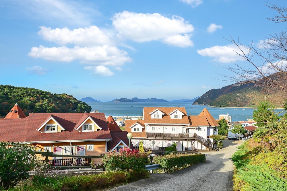 Geoje Gaonara Pension 1/50