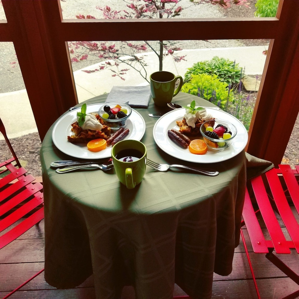 Twin Oaks Inn 55/69
