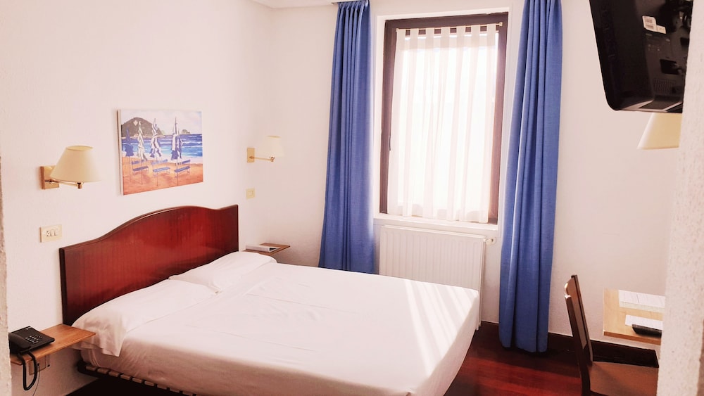 Zarauz Hotel 10/22