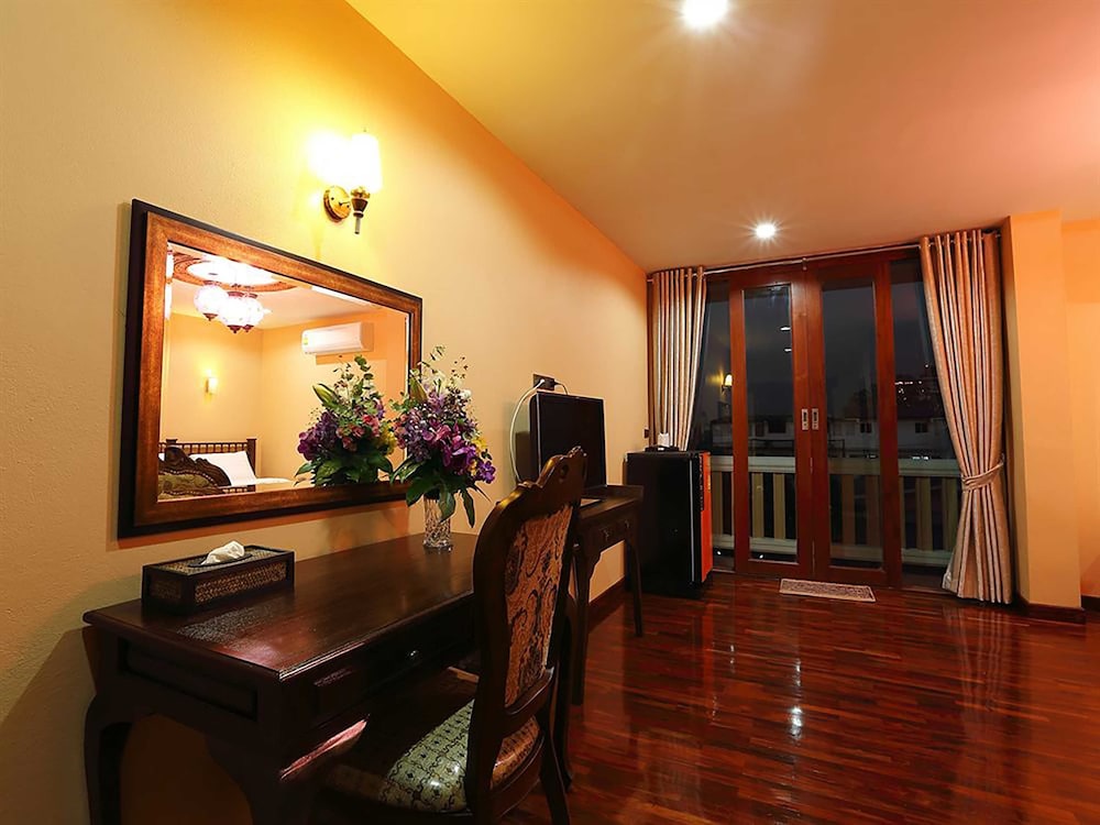At Chiang Mai Hotel 33/50