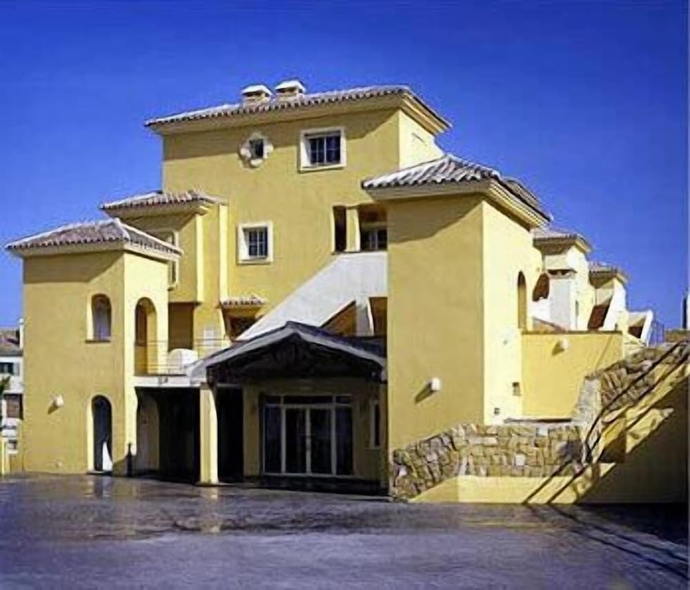 Vista Real Apartments 6/45