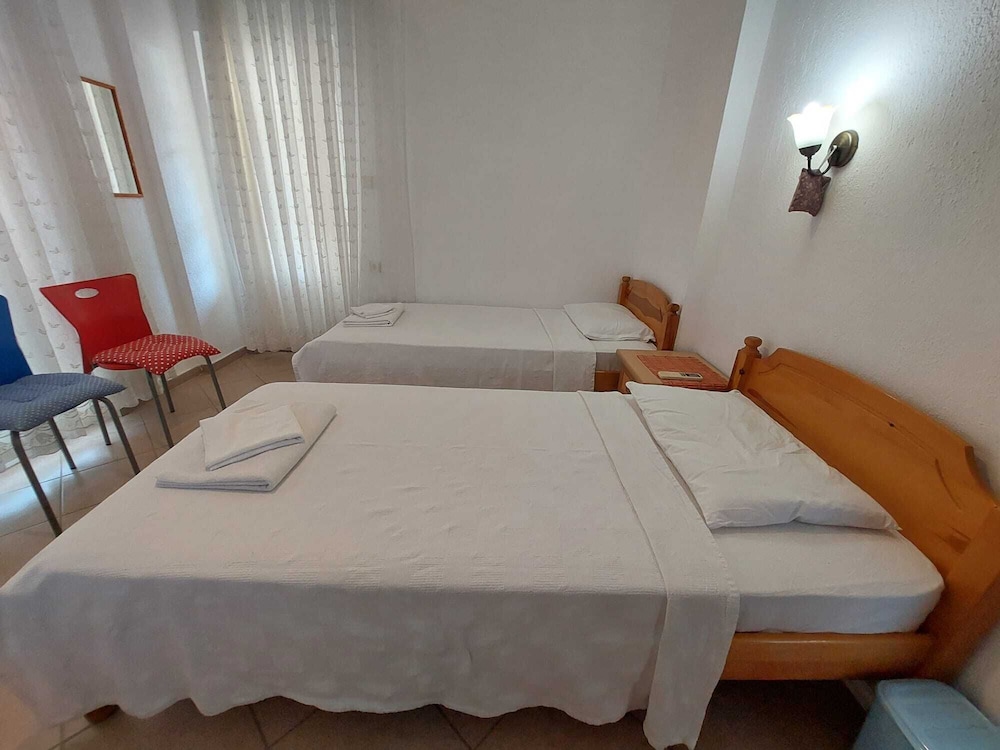 2 BEDROOMS, CONDO, CLASSIC, GARDEN VIEW
