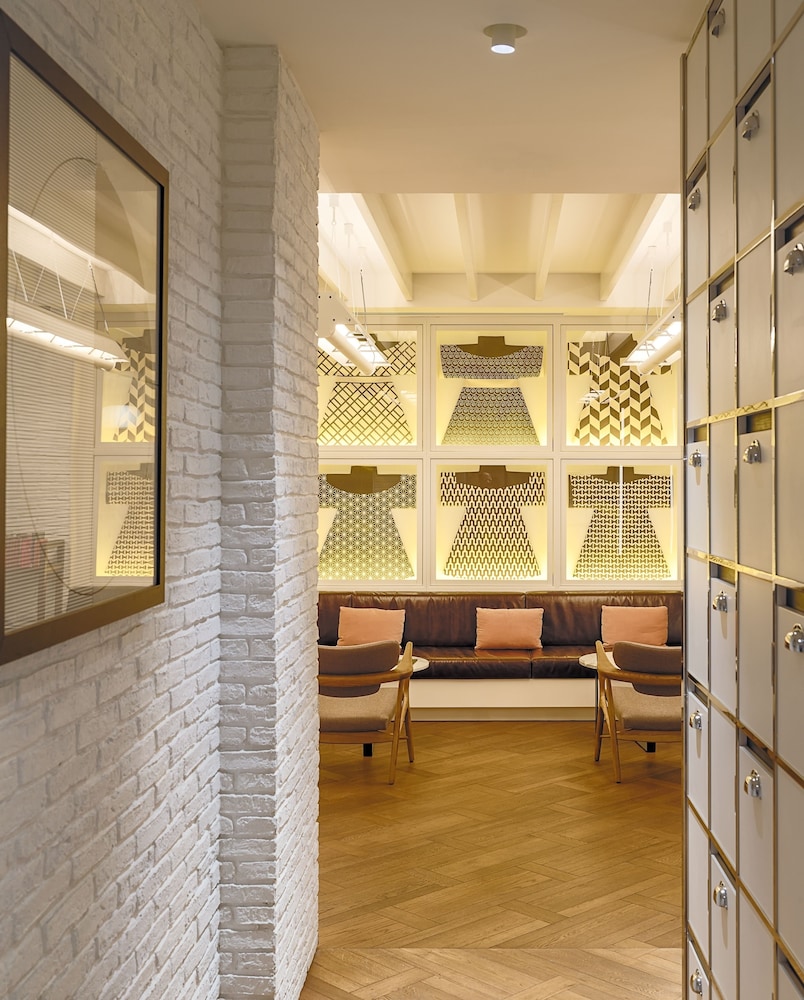 H10 Universitat Hotel 36/47
