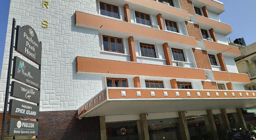 PAULSON PARK HOTEL 5/50