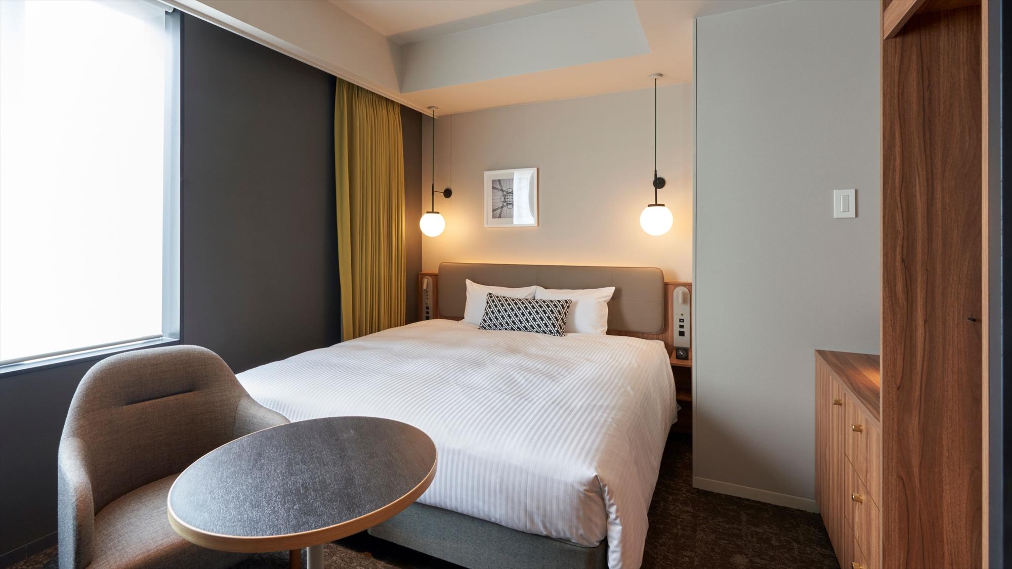 Universal, King Bed, Accessible