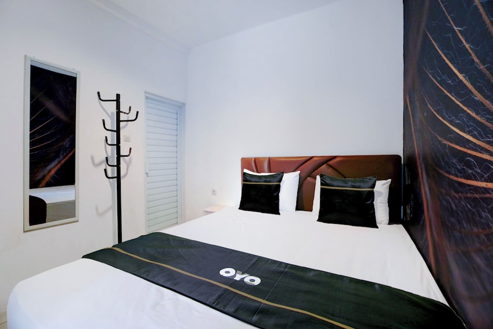 Hotel O Nawangwulan 12/24