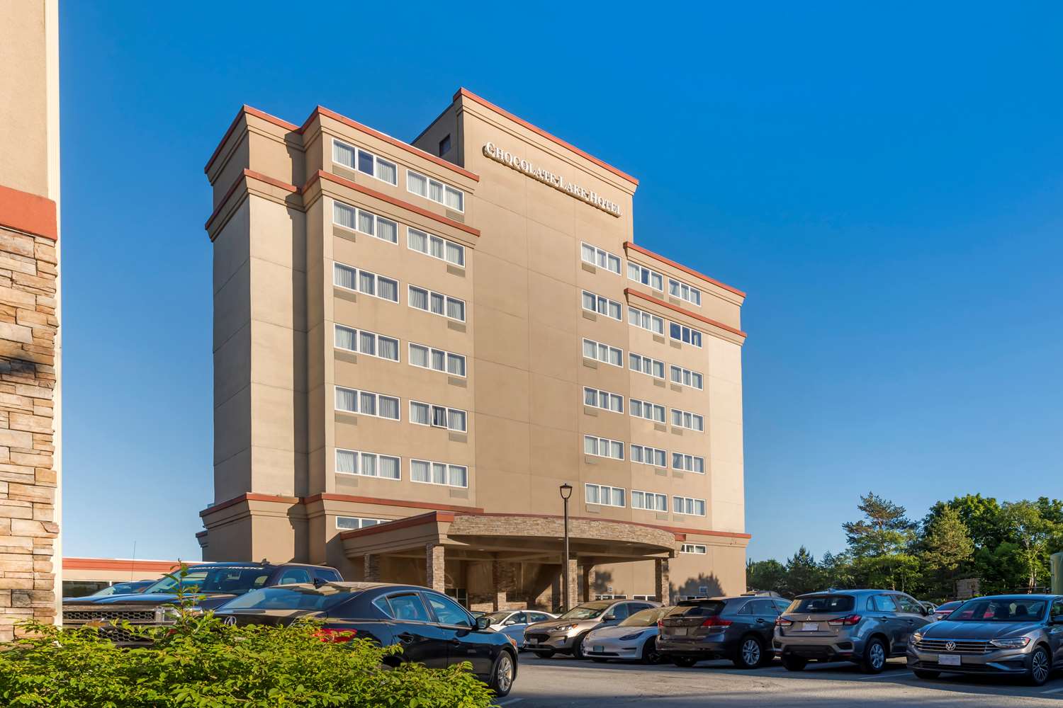 Best Western Plus Chocolate Lake Hotel 3/80