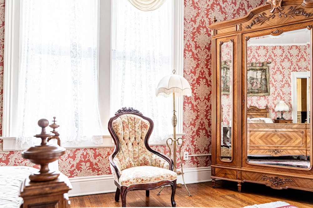 Vrooman Mansion Bloomington 48/72
