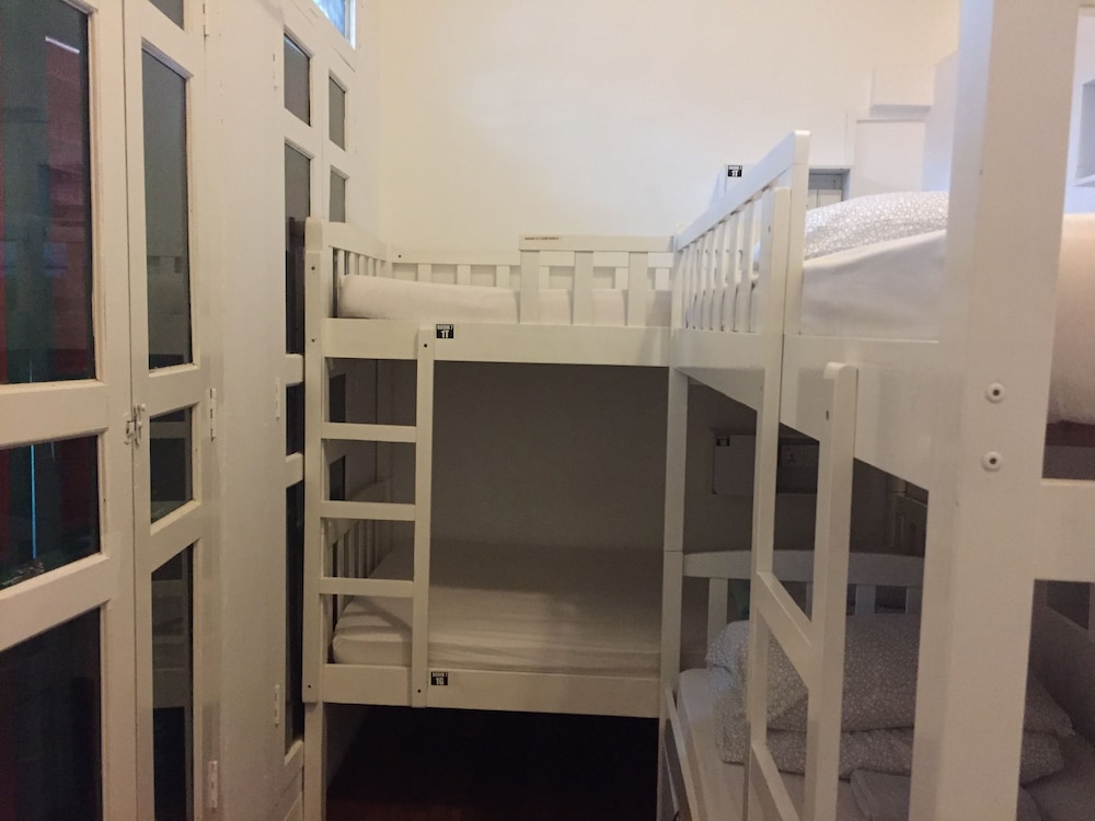 Royal Hostel Singapore 2/33