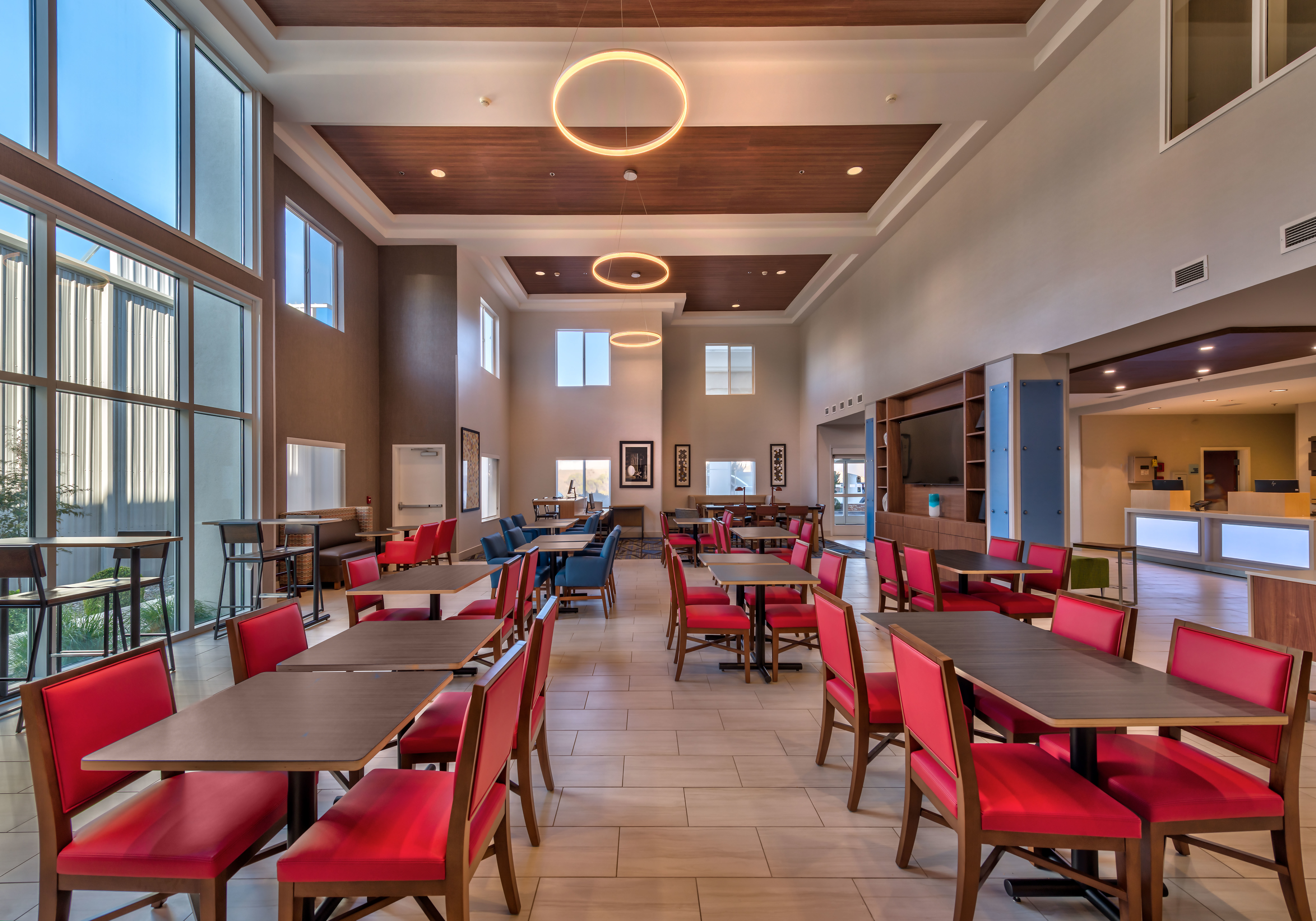 Holiday Inn Express Hotel Suites Reno Airport 36/51