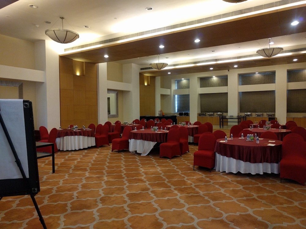 Lemon Tree Premier 1 Leisure Valley Gurugram 56/60