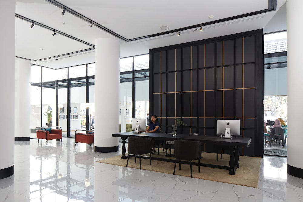 Lobby at De Braga By Artotel, BANDUNG