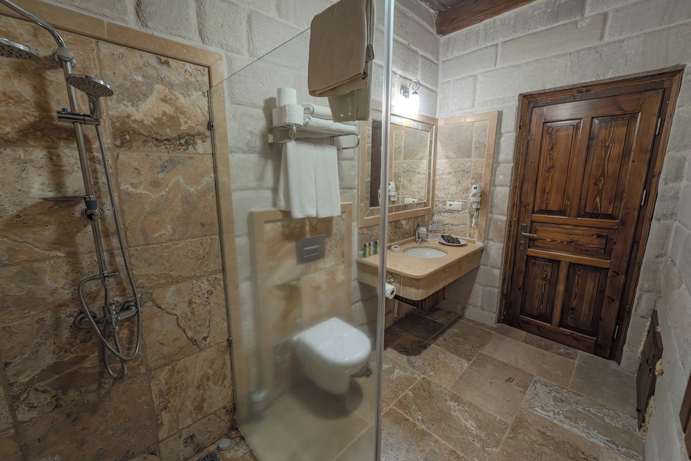 Zara Cave Hotel 49/50