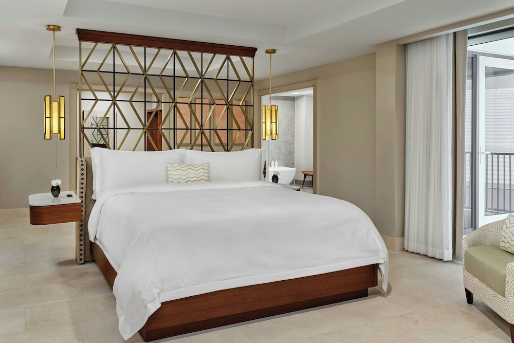 1 Bedroom, Suite, King Bed, Ocean Front, Balcony