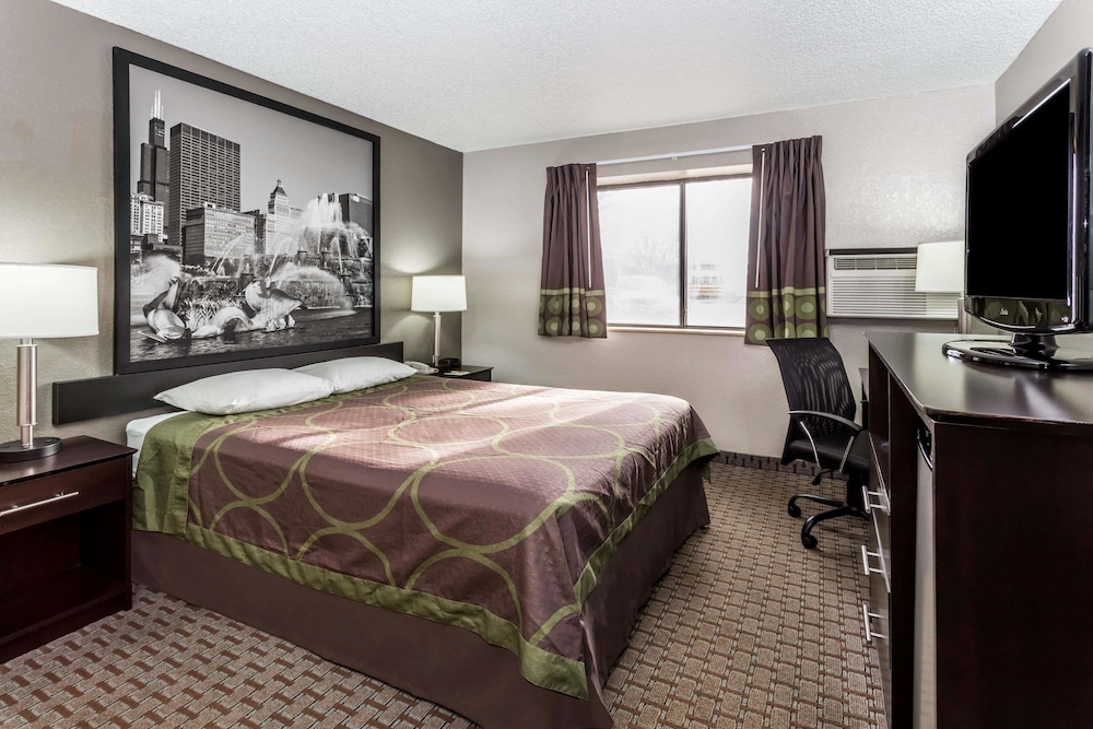 Super 8 by Wyndham Mundelein/Libertyville Area 17/45