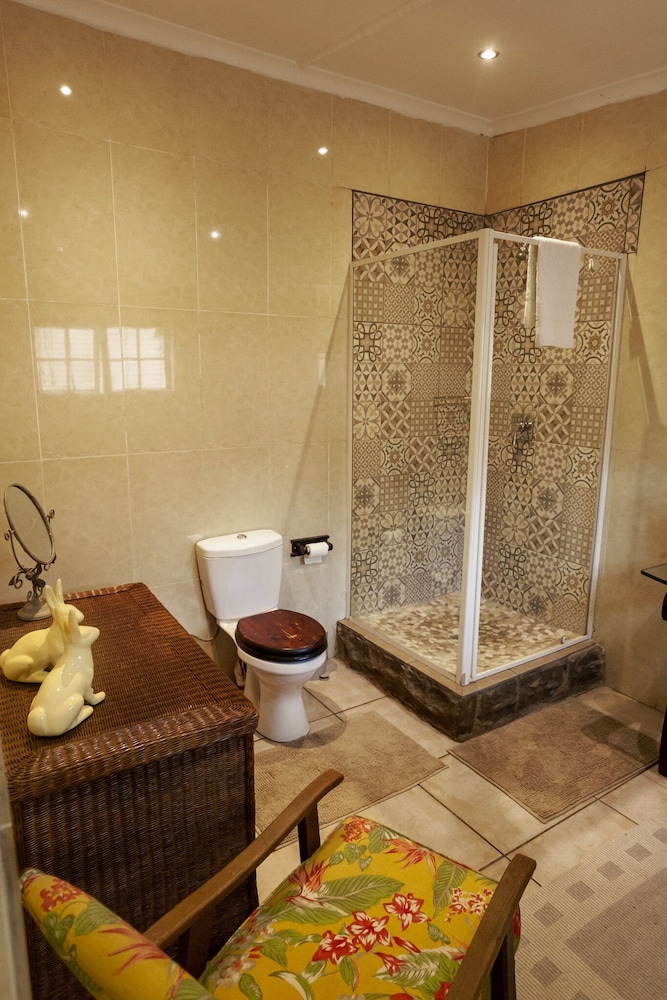 Town And Country Guest House 6/50