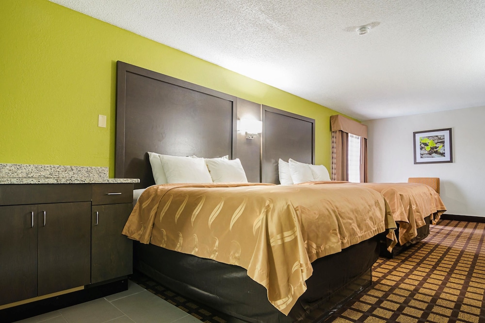 Quality Inn Raeford, NC 15/31