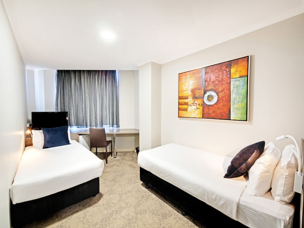 ROOM, TWIN BEDS