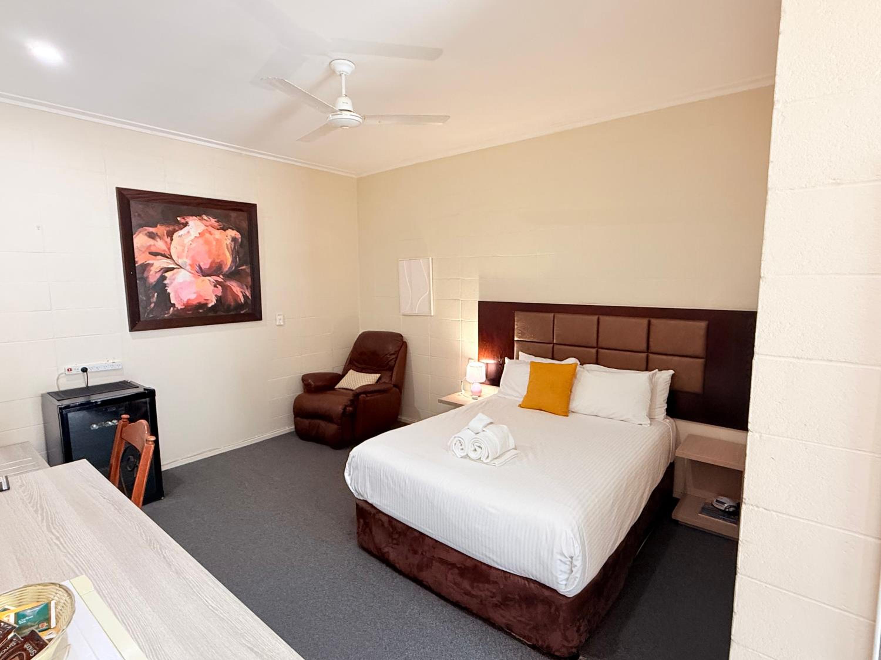 Deluxe, Suite, Single, King and Queen Bed