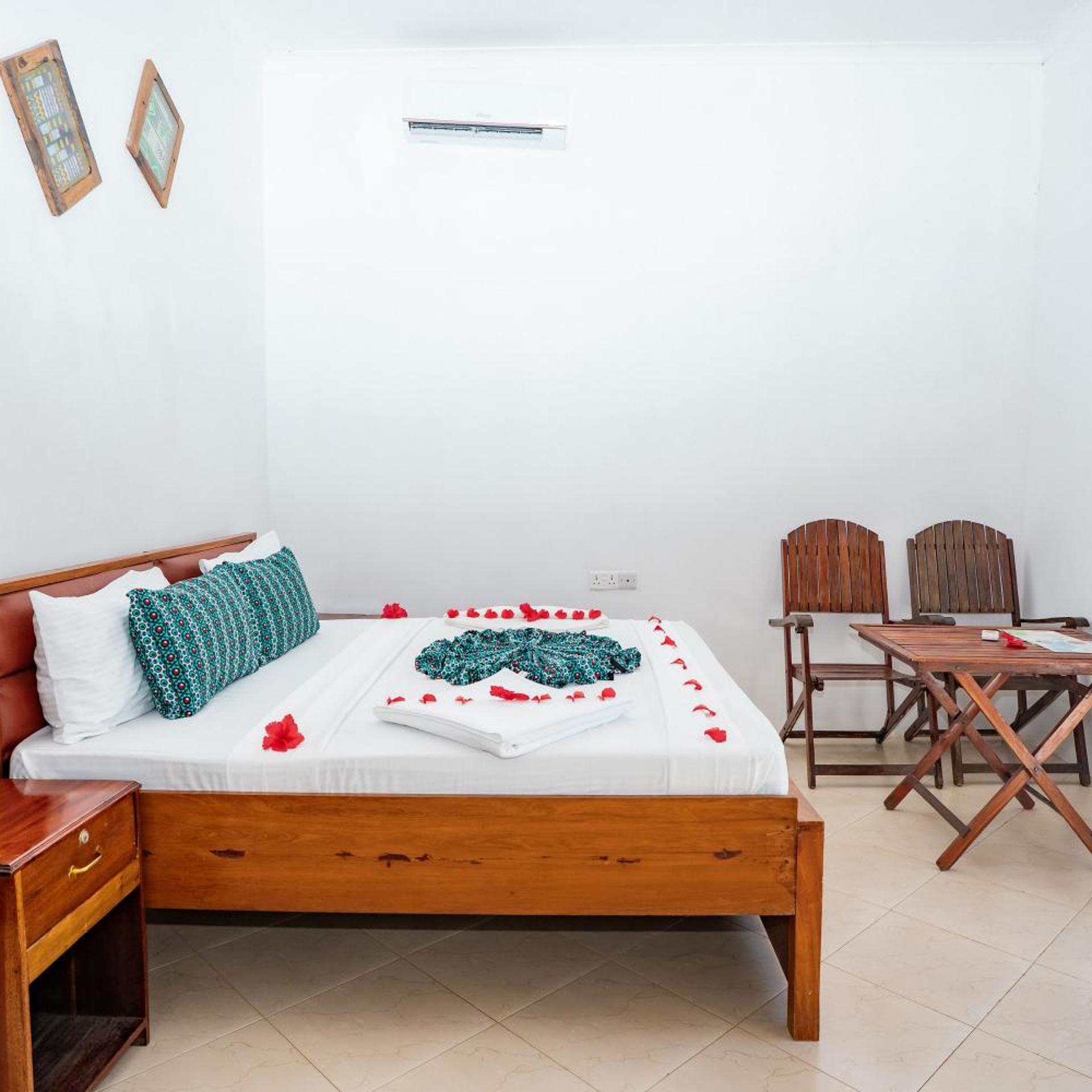 Room, Queen Bed, Garden View, Bella Vista Resort Zanzibar 5/8