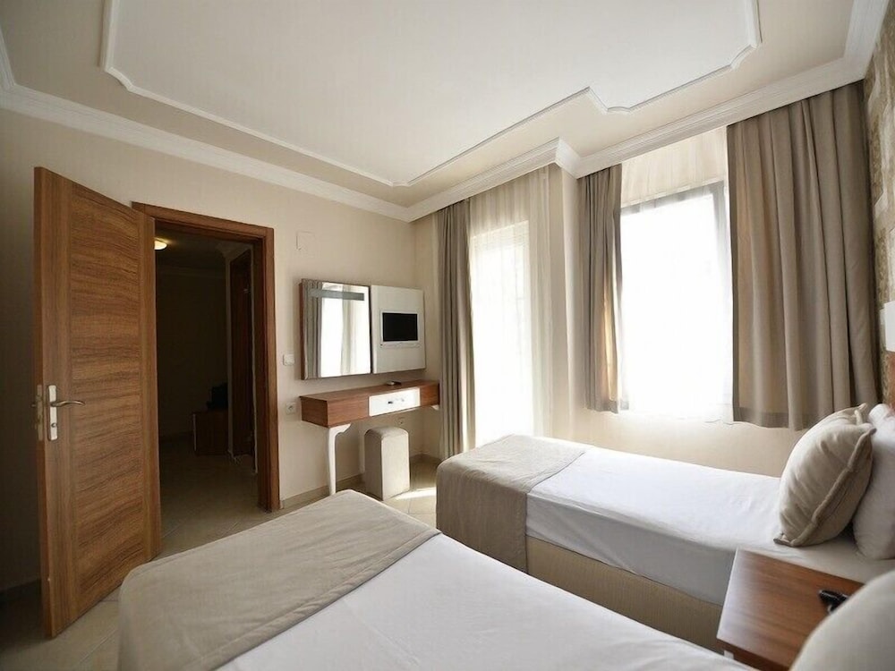 St Nicholas Park Hotel 2/26