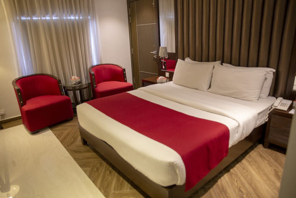 Lahore Continental Hotel 17/71