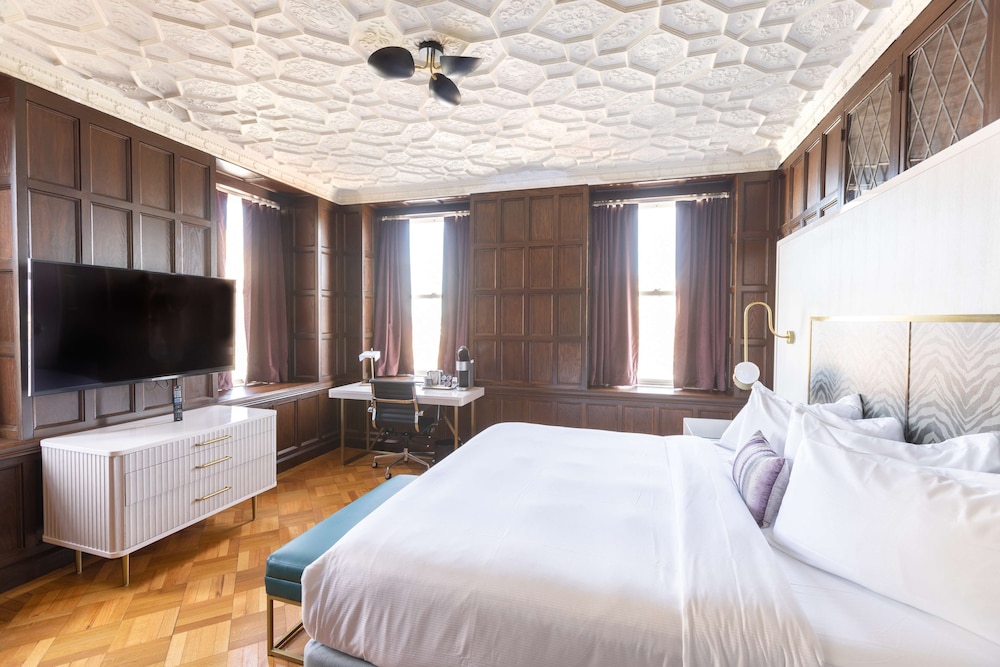 The Kelly Birmingham, Tapestry Collection By Hilton 28/56