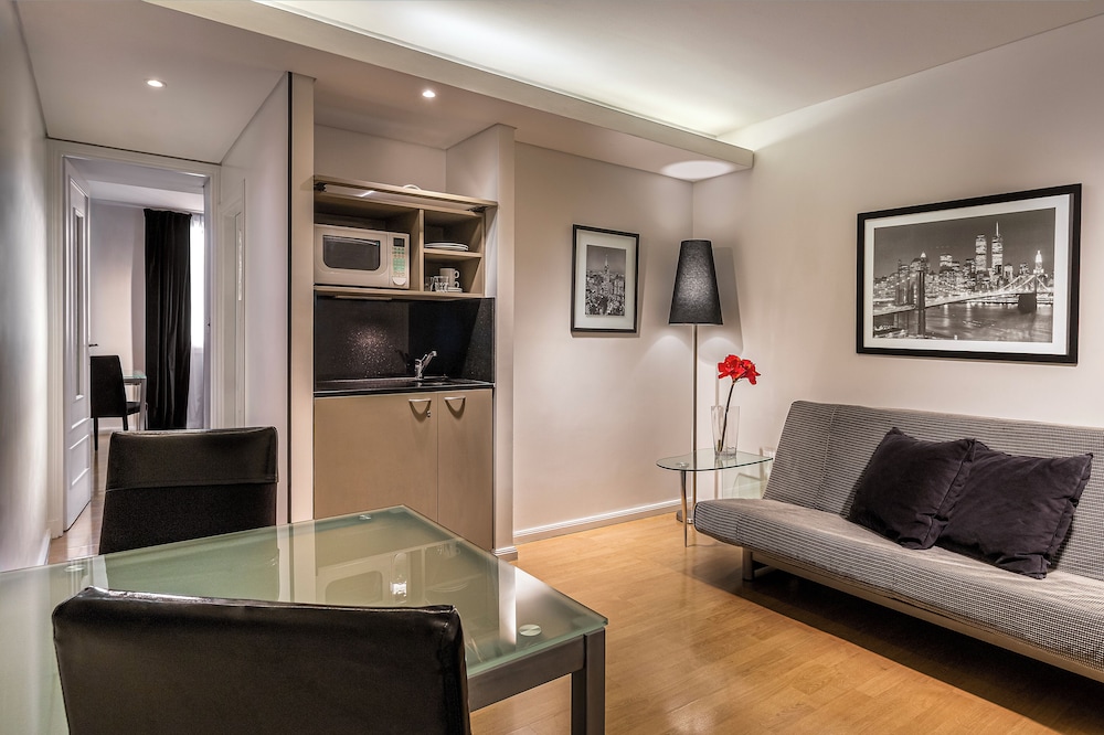 Broadway Hotel And Suites 29/50