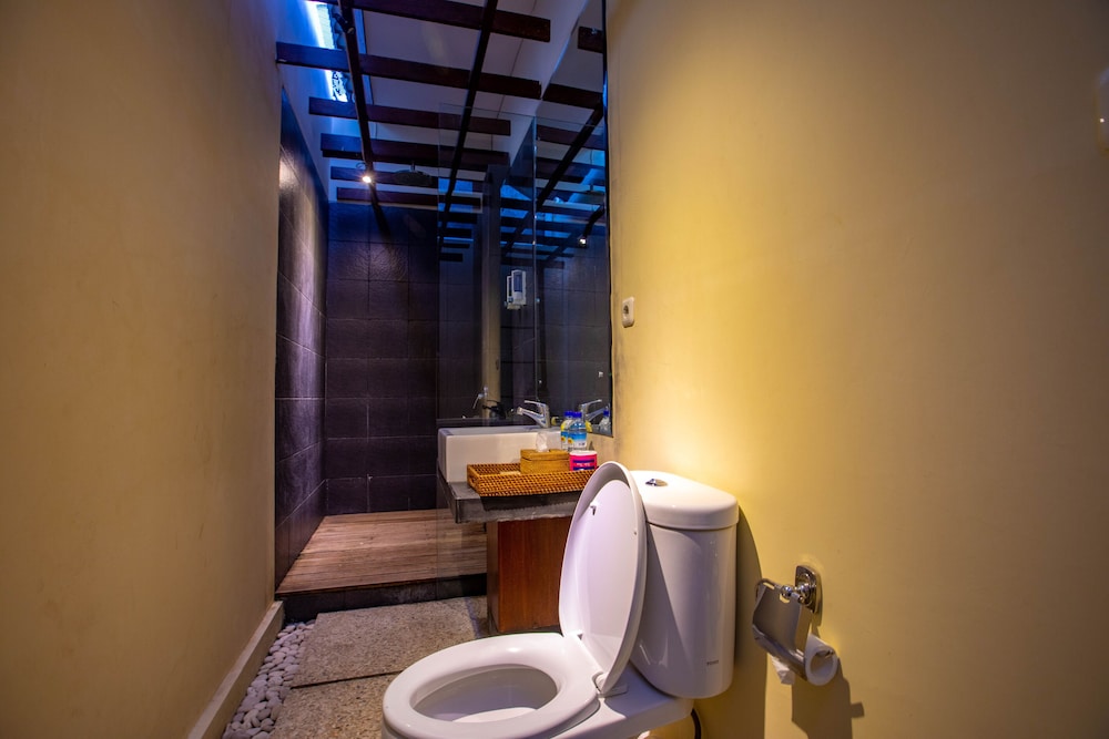 Gili Sands Hotel & Bar 65/66