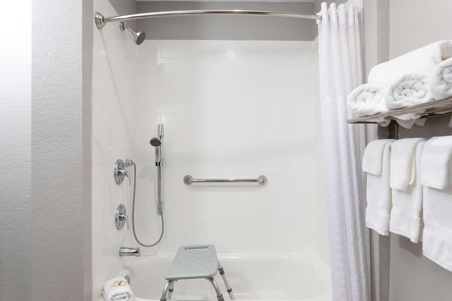 La Quinta Inn & Suites by Wyndham Tampa Central 21/22