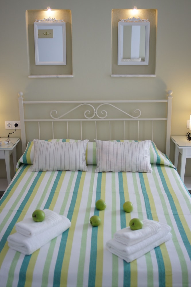 Hotel Cyclades 56/61