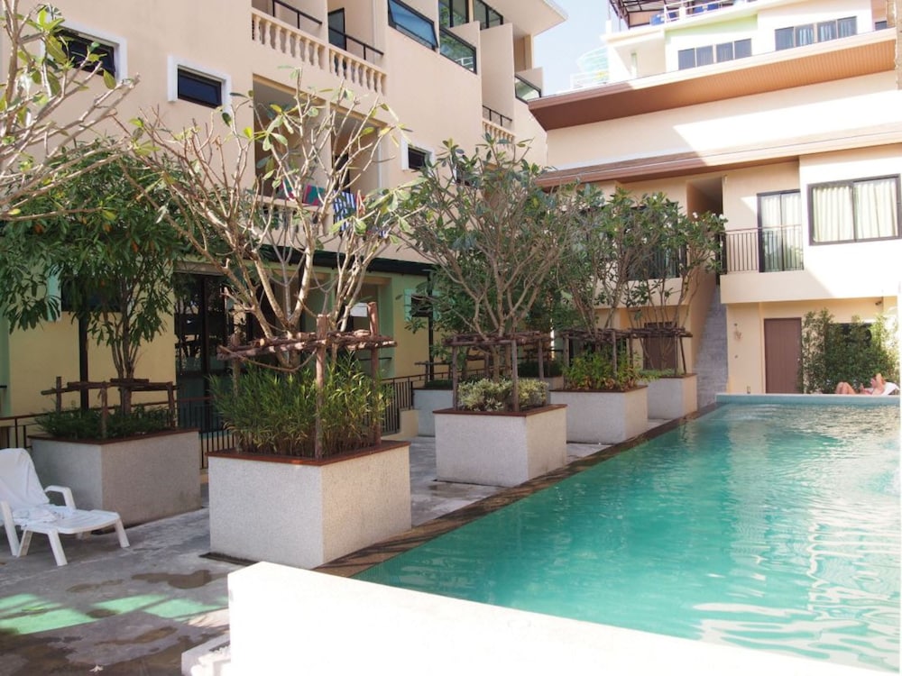 The Wave Hotel Patong 71/73