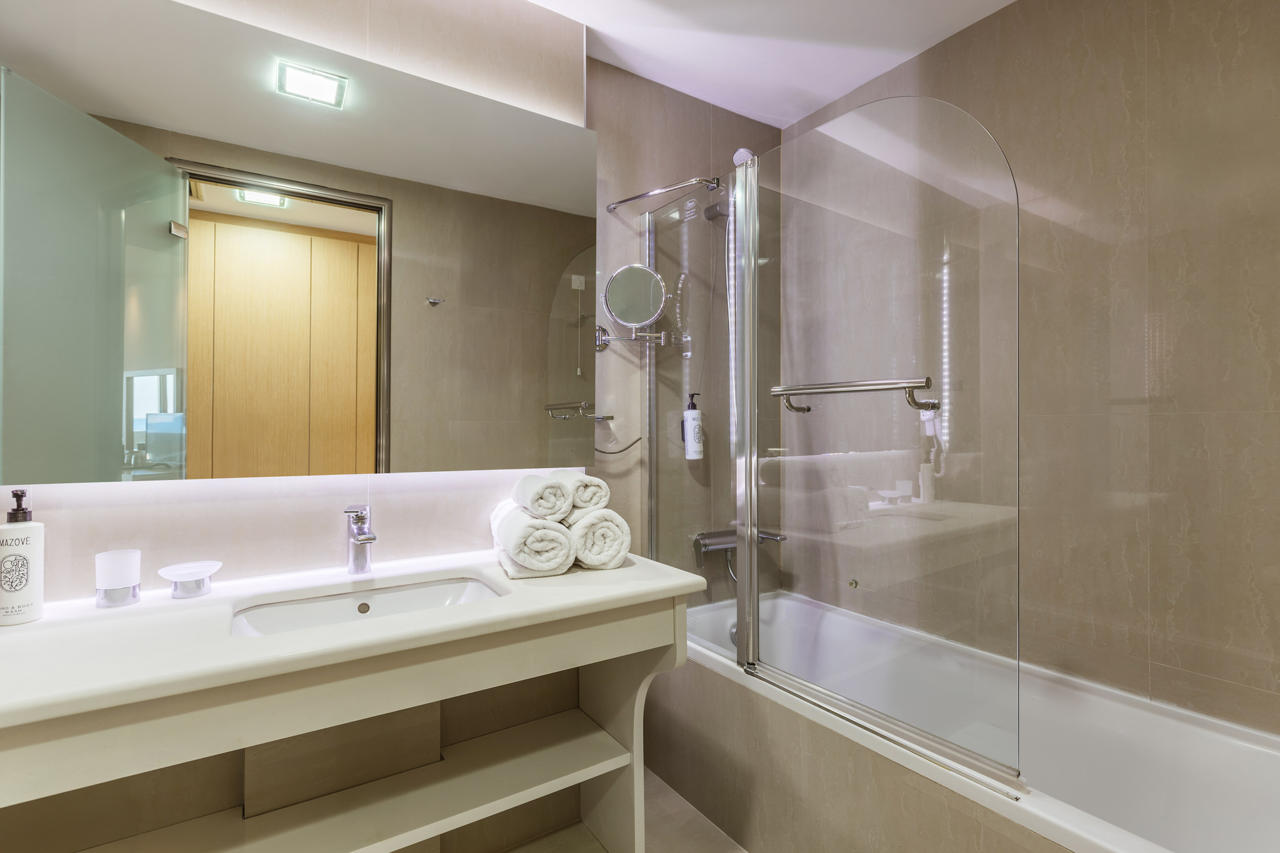 Alexandra Beach Resort & Spa 133/138