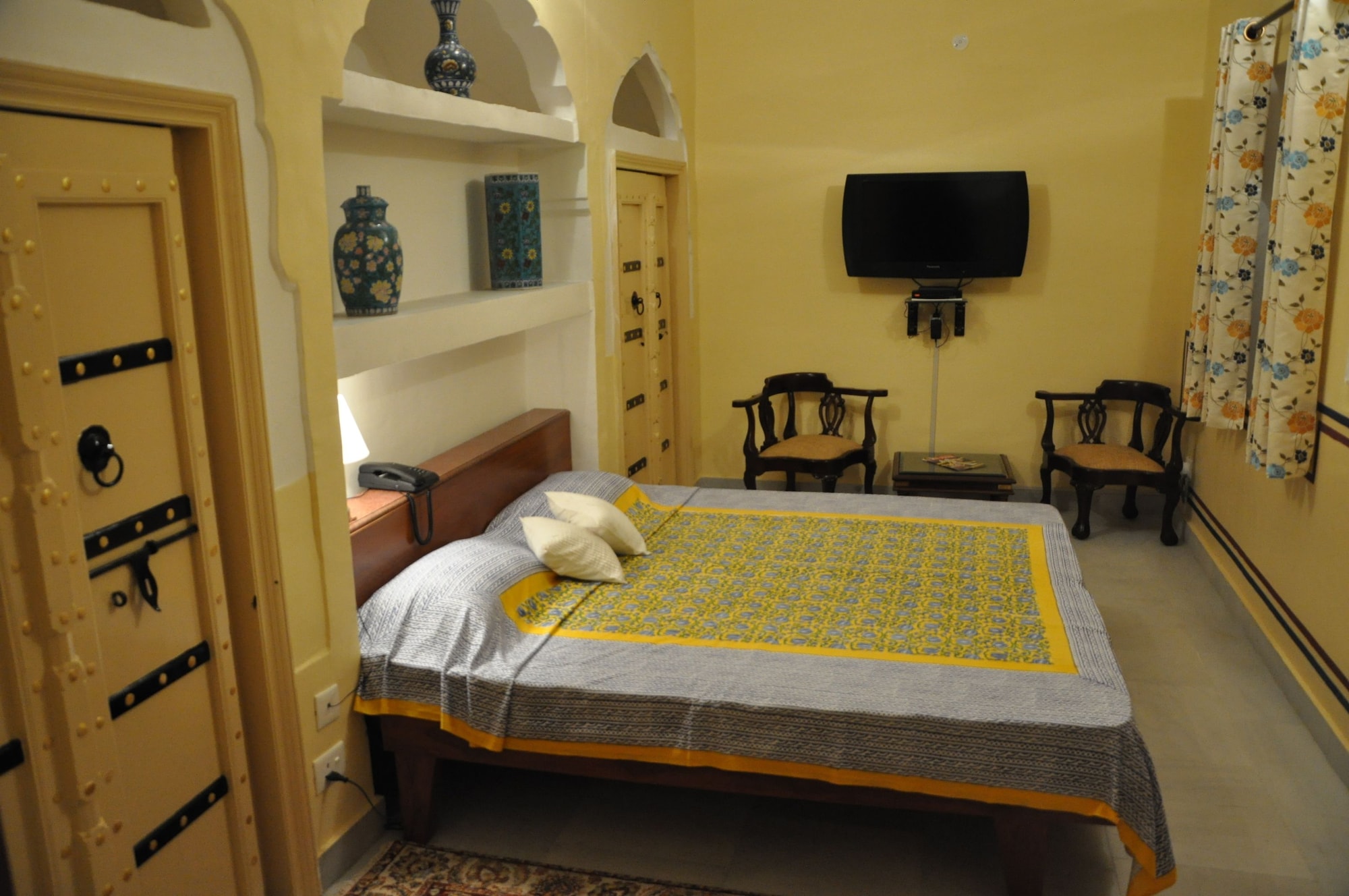 Courtyard, Queen Bed، Khatu Haveli 2/10