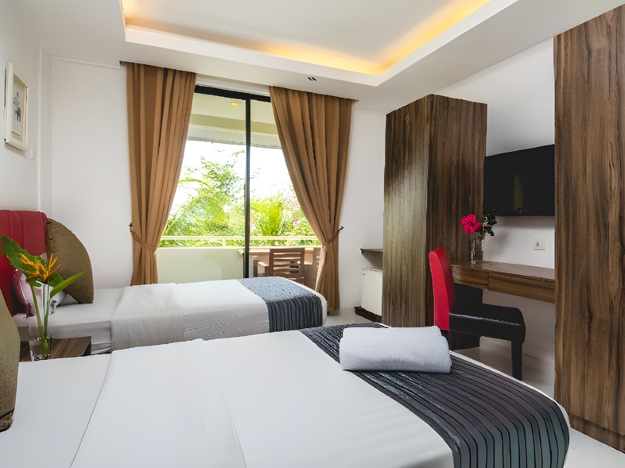 Pool, Deluxe, King Bed