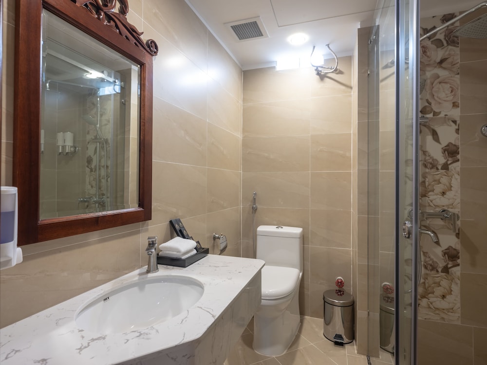 Airstar Hotel & Apartment 48/50